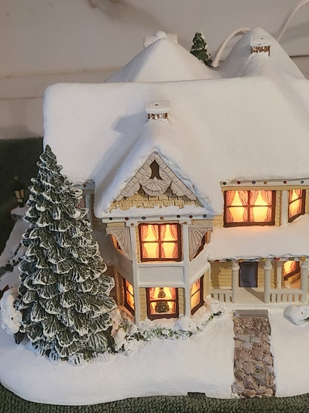 Thomas Kinkade Hawthorne Christmas Victorian Homestead  Illuminated